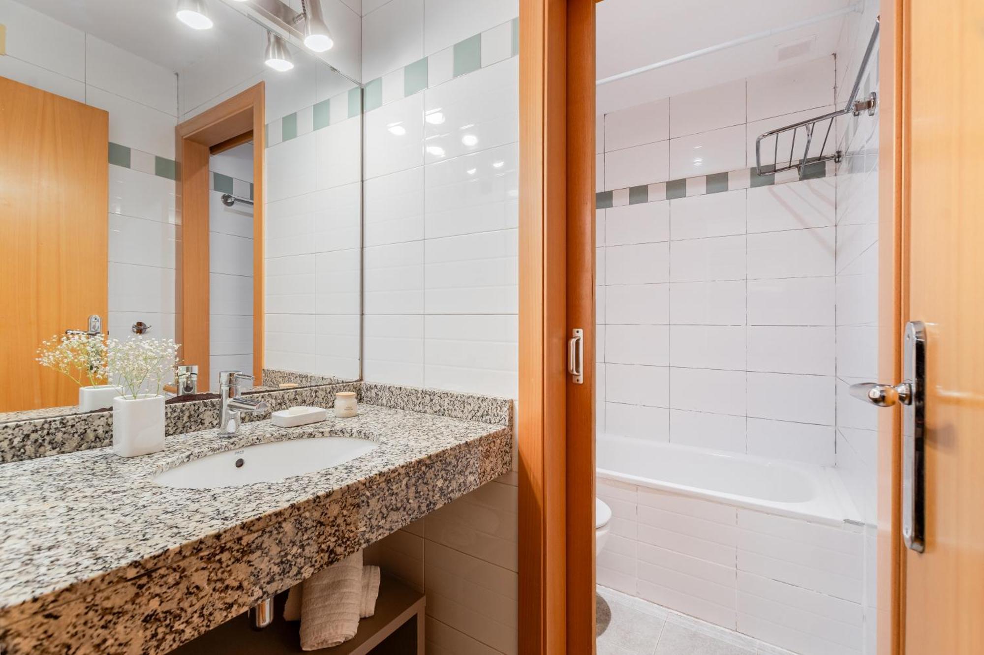 Aspasios Plaza Real Apartments Барселона Екстер'єр фото